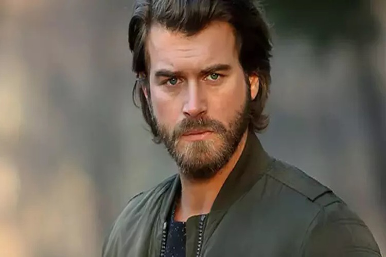 Kıvanç Tatlıtuğ Üniversite Okudu Mu?