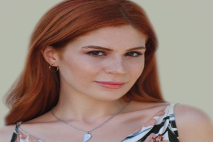 Kızılcık Şerbeti Ayşe Kimdir?