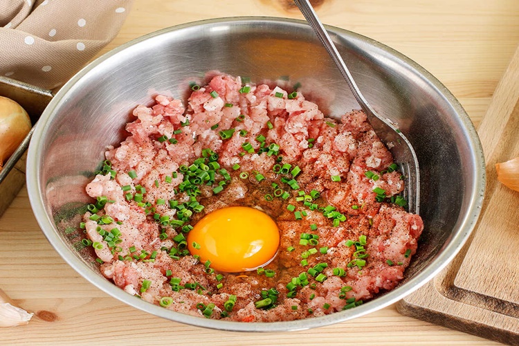 Köfte Harcı Neden Ele Yapışır?