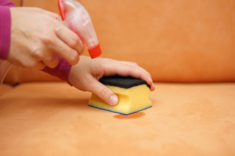 Koltuktan Vişne Suyu Lekesi Nasıl Çıkar?