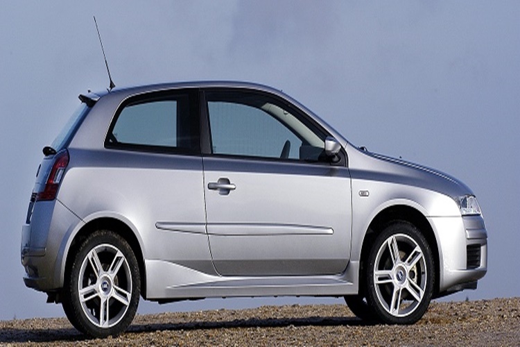 Kompakt Bir Model Olan Fiat Stilo Hakkında Merak Edilenler