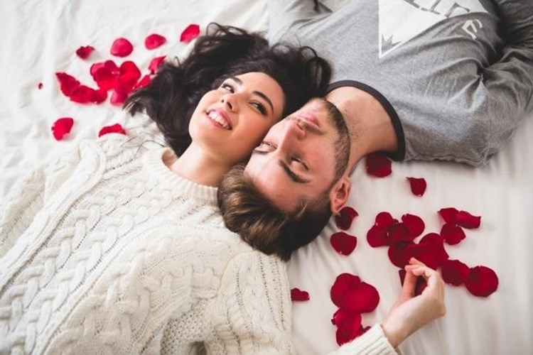 Kova Burcu Erkeği Oğlak Burcu Kadınına Aşık Olur Mu?