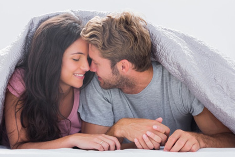 Kova Burcu Erkeği ve Yengeç Burcu Kadını İlişkisi Nasıl Olur?