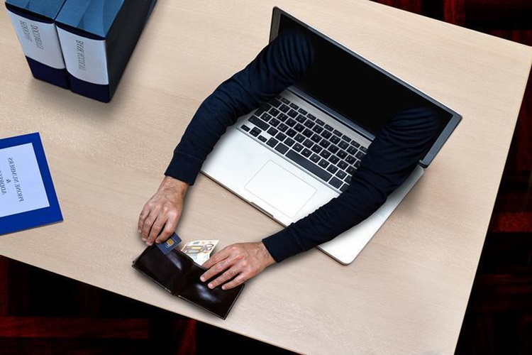 Kredi Kartı Dolandırıcılığı Nedir?