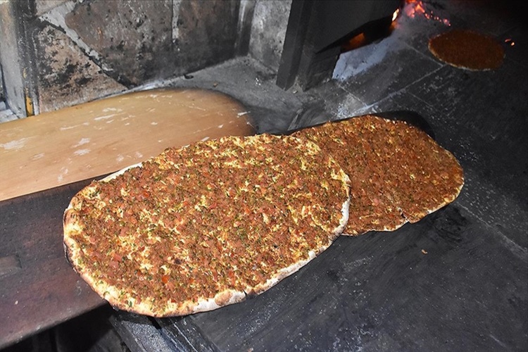 Lahmacun Evde Nasıl Yapılır?