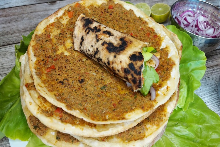 Lahmacun Hamuru Nasıl Yoğrulur?