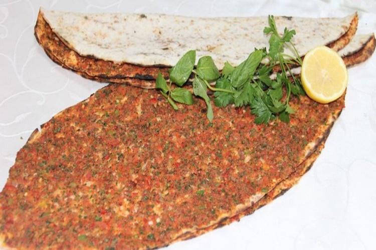Lahmacuna Ne Kadar Tuz Konur?