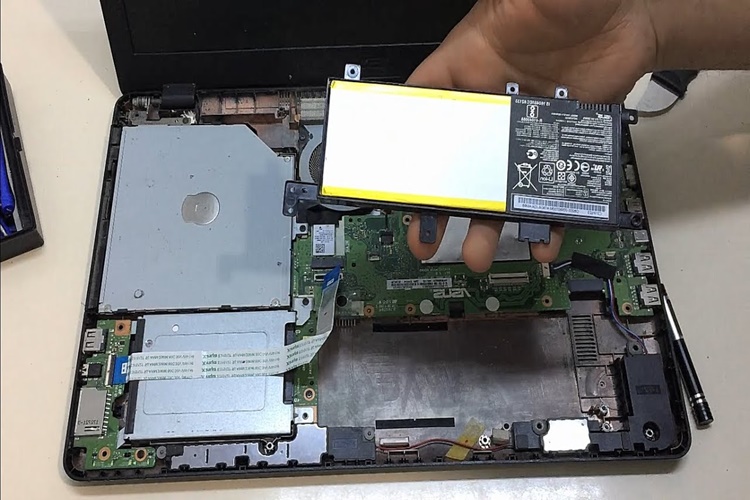 Laptop Batarya Değişimi Ne Kadar Sürer?