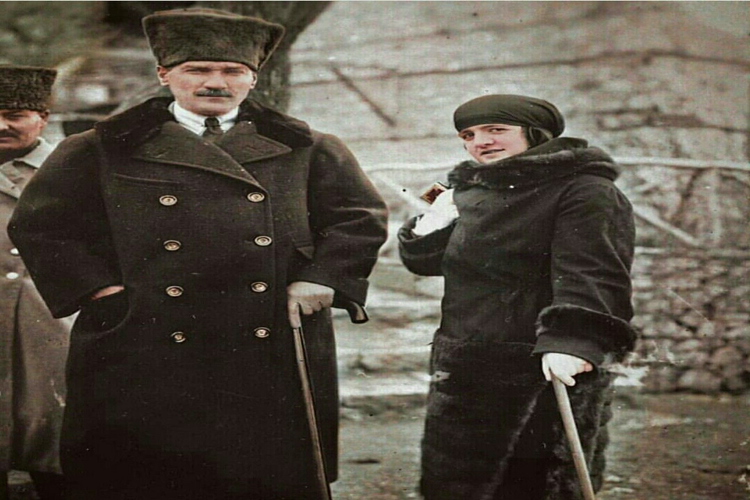 Latife Hanım Evlendiğin Kaç Yaşındaydı?