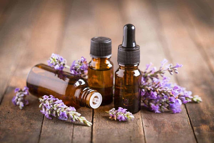 Lavanta Yağı Göz Altı Morlukları İçin Kullanılır Mı?