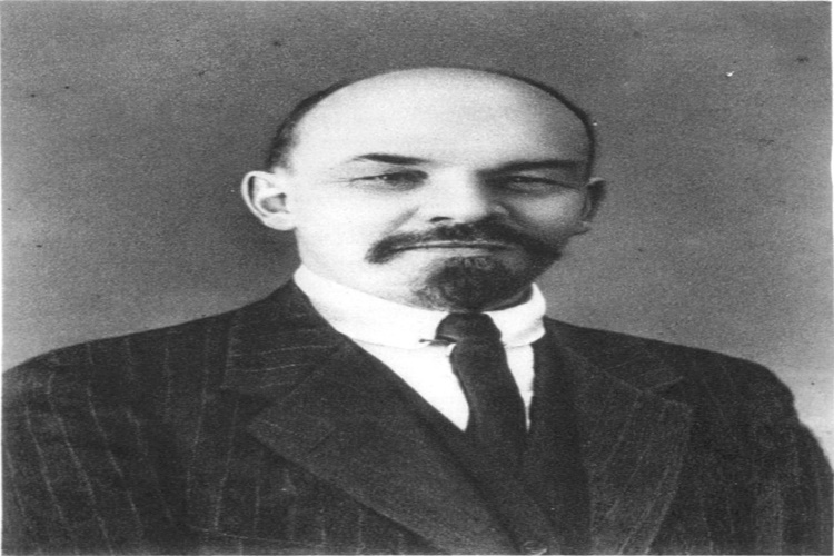 Lenin Kaç Yaşında Öldü?