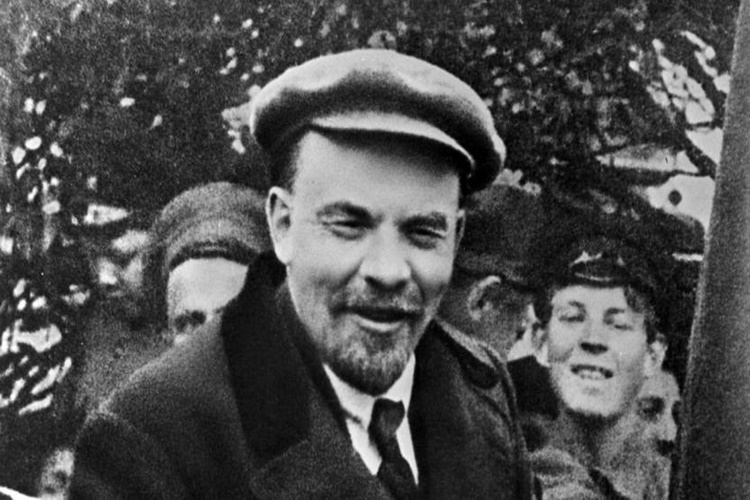Lenin Türk Mü?