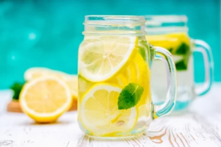 Limonlu Su Aç Mı Tok Mu İçilir?