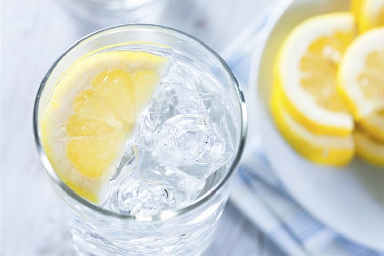 Limonlu Su Mide Ağrısı Yapar Mı?