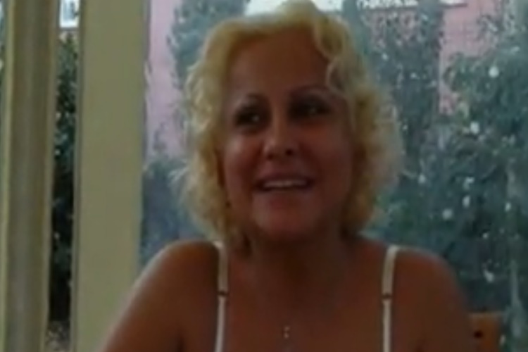 LOL Elise Seslendiren Kimdir?