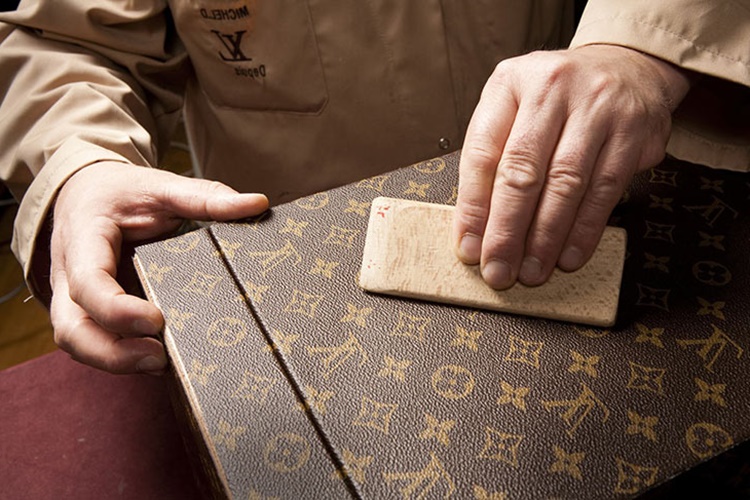 Lüks Dünya Markası Olan Louis Vuitton Hakkında Merak Edilenler