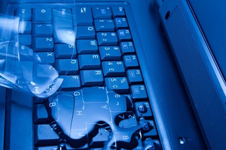 Mac Bilgisayara Su Döküldü Ne Yapmalıyım?