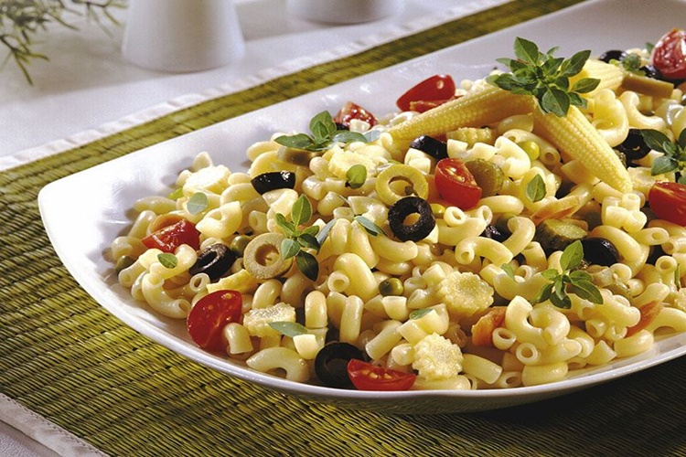 Makarna Salatasına Sarımsak Konur Mu?