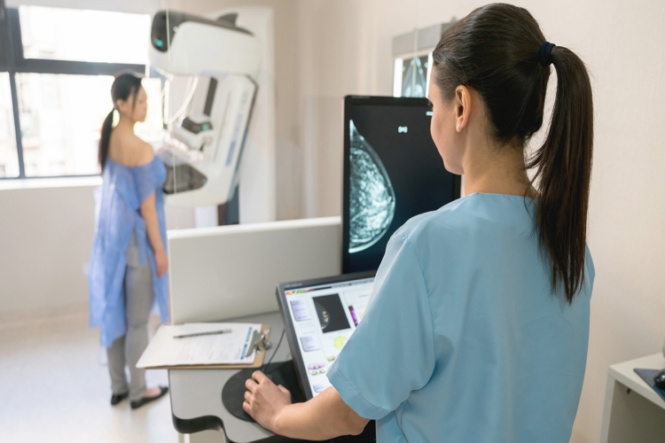 Mamografi çektirmek için hangi doktora gitmeliyim?