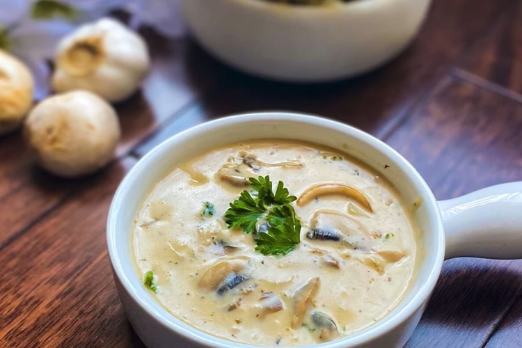 Mantar Çorbasına Sarımsak Konur Mu?