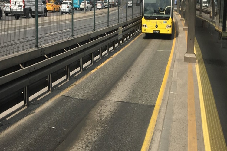 Marmara Forum Metrobüs Hangi Durak?