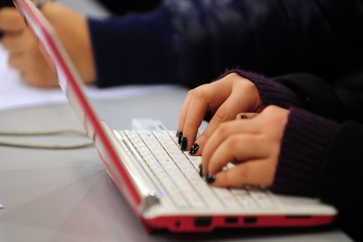 Masaüstü 1 Masaüstü 2 Nasıl Geçilir?