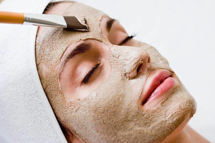 Maya Maskesi Göz Çevresine Sürülür Mü?