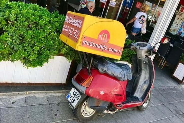 McDonalds Kurye Çalışma Saatleri Nasıl? 