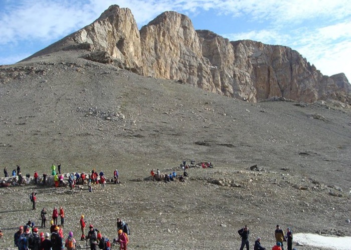 Medetsiz Dağı Nerede?
