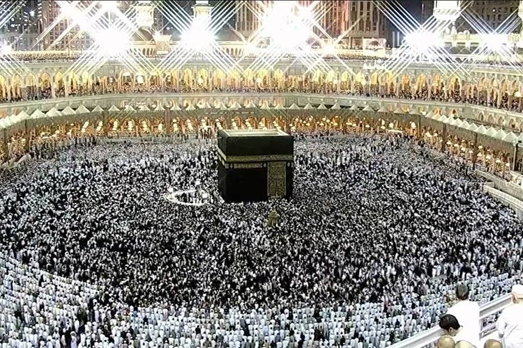 Mekke'de Müşriklere Karşı Kuran'ı İlk Okuyan Sahabe Kimdir?