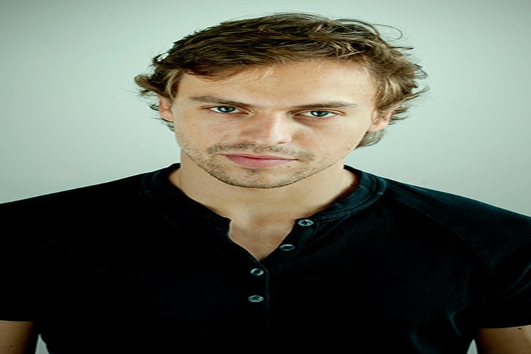 Metin Akdülger Kimin Oğlu?