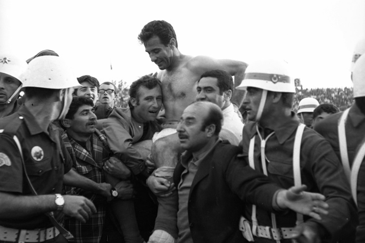 Metin Oktay ve Fatih Terim Beraber Oynadı Mı?