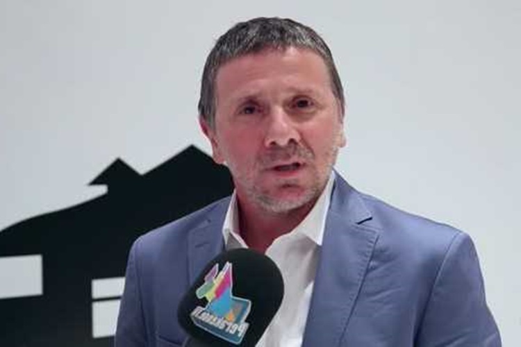 Metin Tekin Futbolu Ne Zaman Bıraktı?