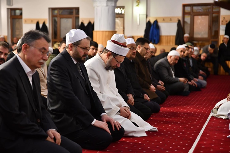 Mevlid Kandili Namazına Nasıl Niyet Edilir?