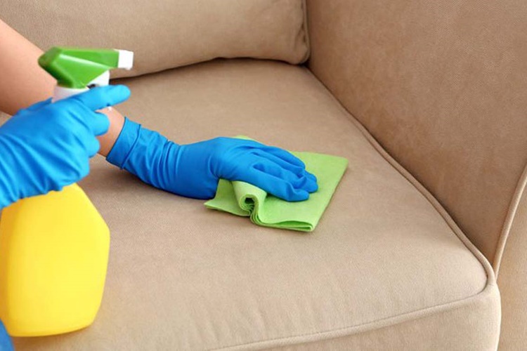 Meyve Suyu Lekesi Koltuktan Nasıl Çıkar?