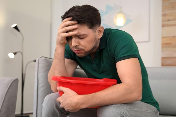 Mide Bulantısı İçin Hangi Doktora Gidilir?