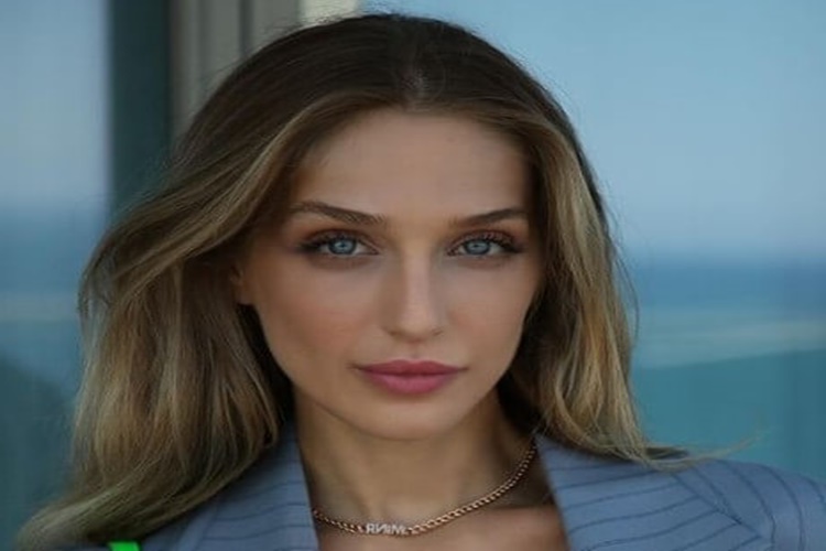 Mina Ceran Kimin Kızı?