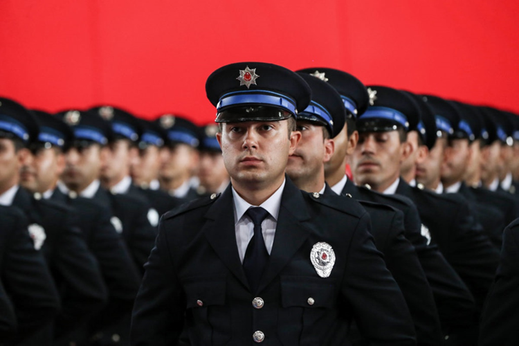 Miyoplar Polis Olabilir Mi?