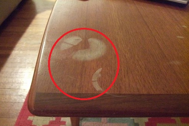 Mobilyada Güneş Lekesi Nasıl Çıkar?