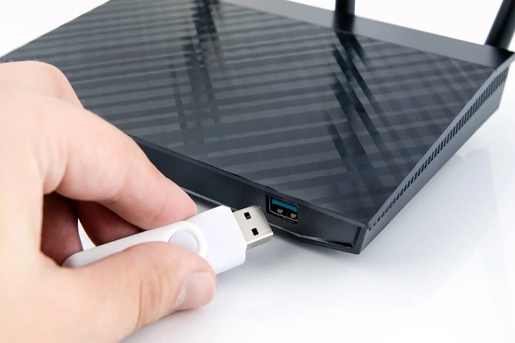 Modemin Arkasındaki USB Girişi Ne İşe Yarar?