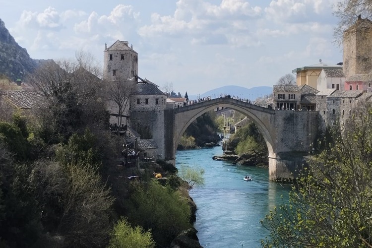 Mostar Köprüsü Yüksekliği?