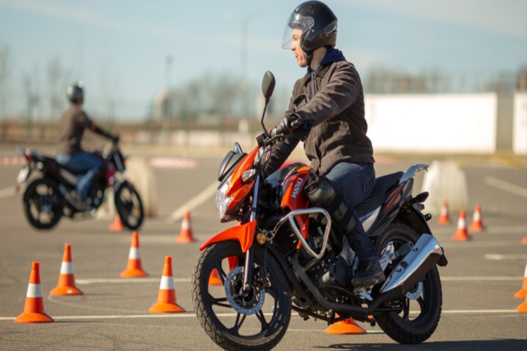 Motosiklet Ehliyeti Kaç Yaşında Alınır?