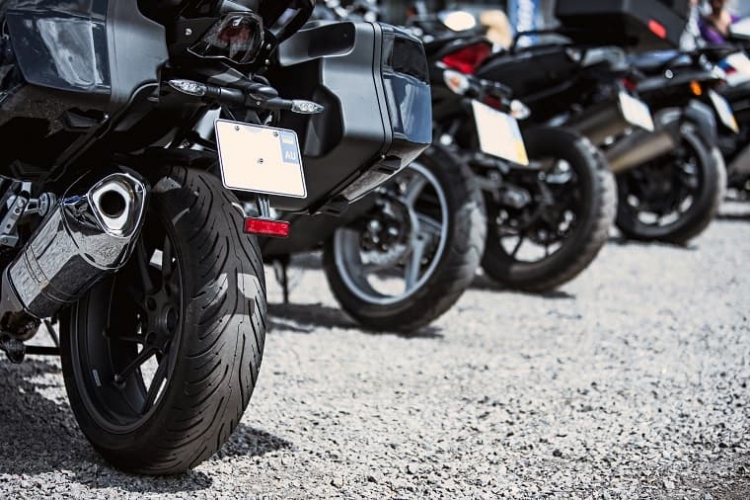 Motosiklet Neden Benzin Akıtır?