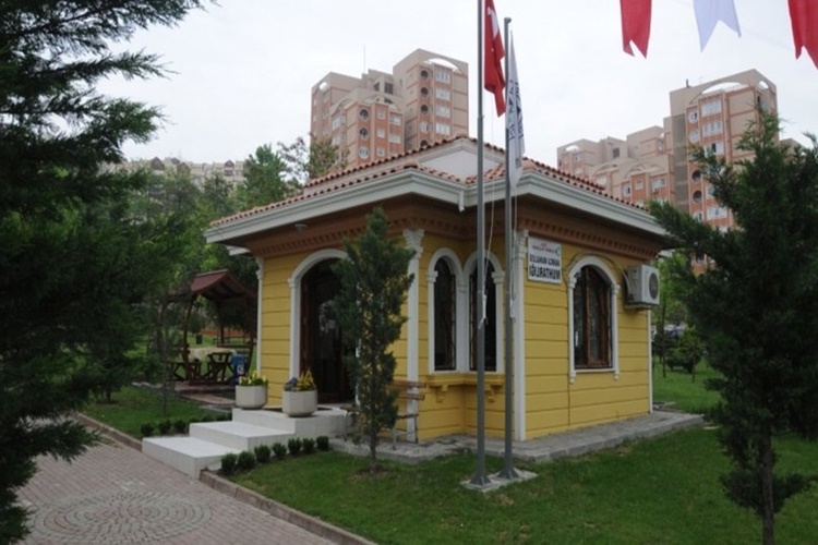 Muhtar Bir Siyasi Partiye Üye Olabilir Mi?