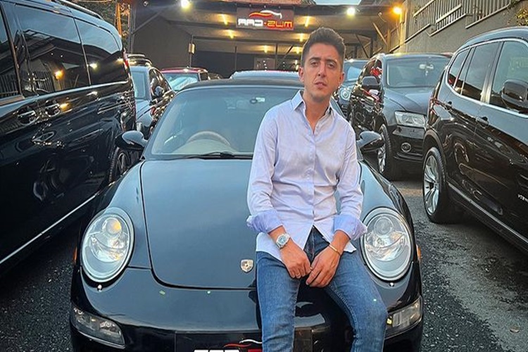 Mustafa Akan Ne İş Yapıyor?