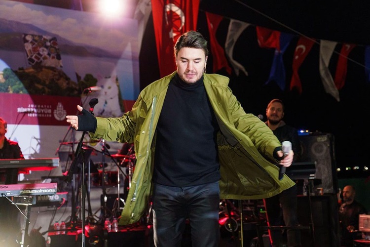 Mustafa Ceceli Saç Mı Ektirdi?