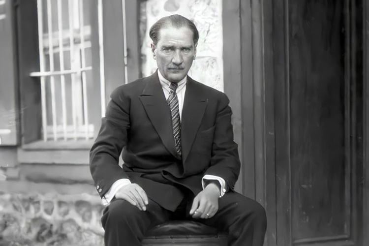 Muzaffer Ozak Atatürk İçin Ne Dedi?