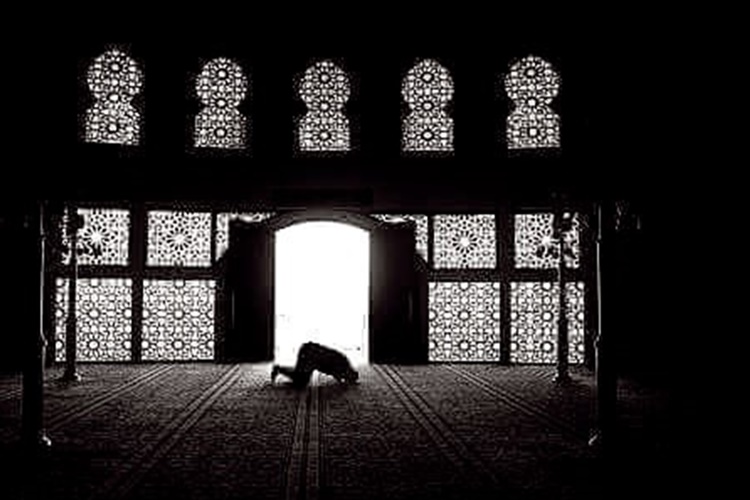 Namaz Kılarken Cinler Musallat Olur Mu?