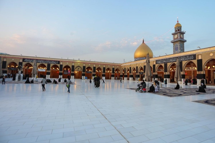 Namaz Kılarken İlahi Dinlenir Mi?
