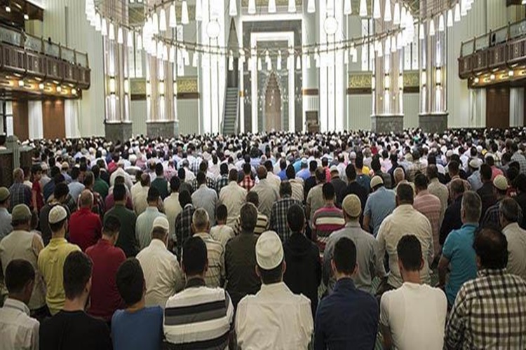 Namazda İmamın Abdesti Bozulursa Yerine Nasıl Geçilir?